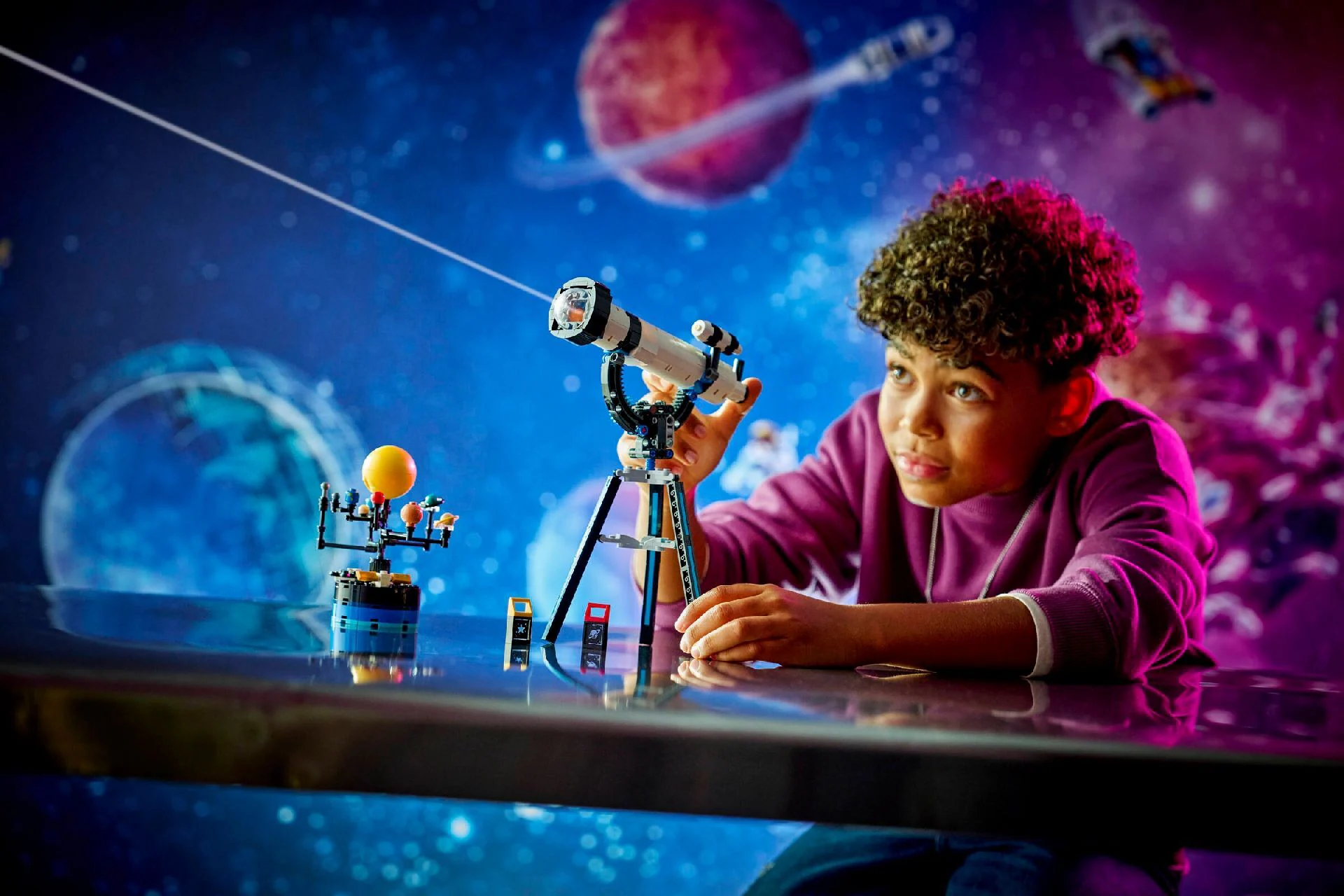 imagend un niño jugando con un lego de telescopio