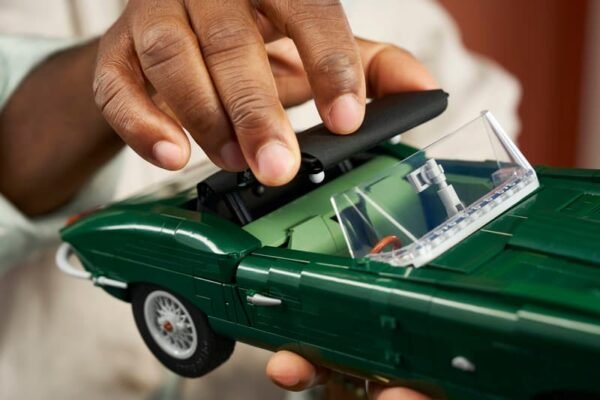 jaguar 7 LEGO JAGUAR E-TYPE 11381