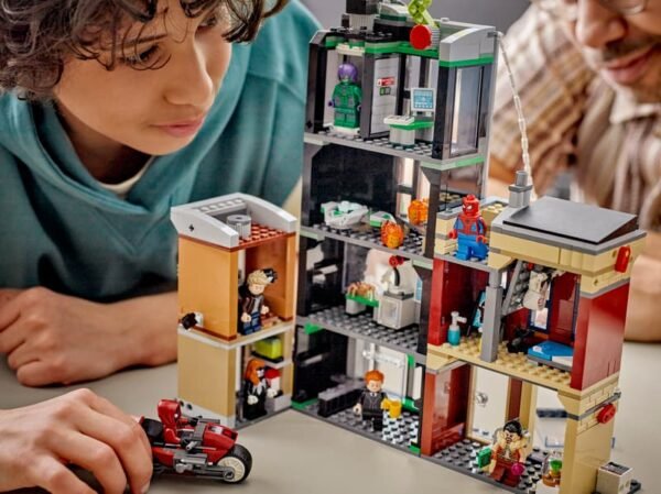 spiderman oscorp 5 LEGO SPIDERMAN OSCORP 76324